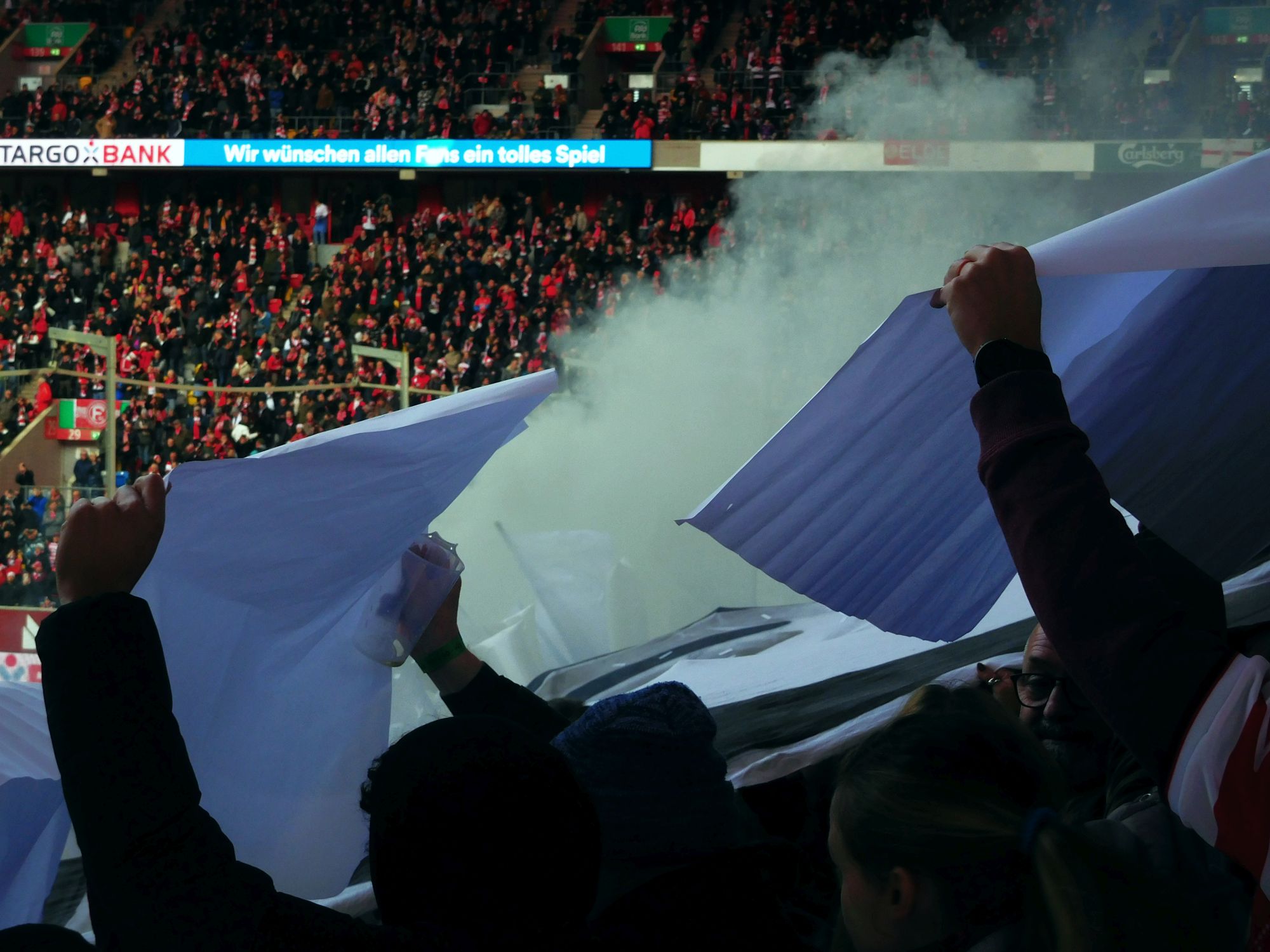 F95 vs BTSV: Unter der Choreo mit Rauch (Foto: FP)