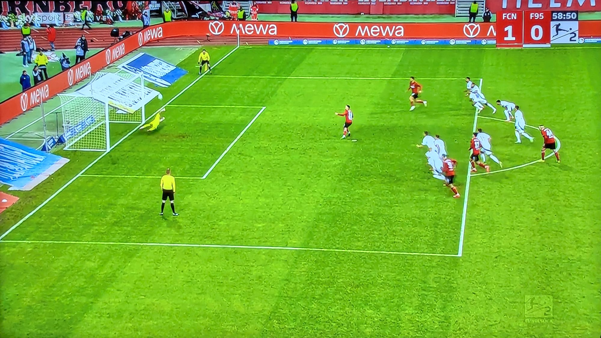 FCN vs F95: FCN-Elfer, der zweite - auch gehalten (Screenshot Sky)