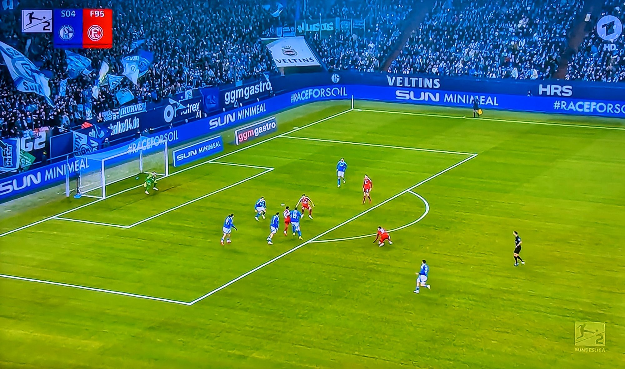 Schalke vs F95: Die erste große Chance ganz am Anfang (Screenshot Sky)