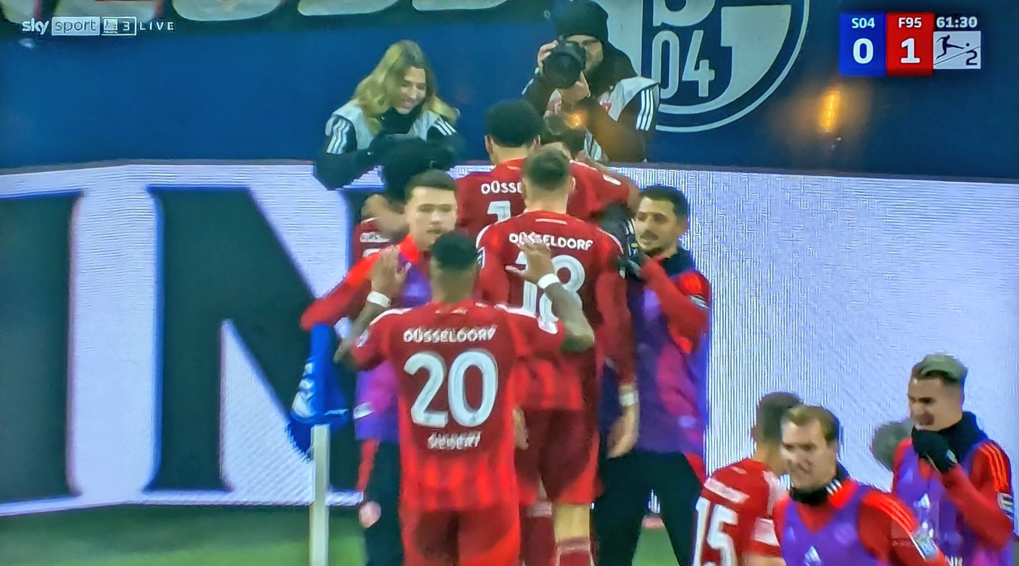 Schalke vs F95: Jubelnde Jungs nach dem 1:0 (Screenshot Sky)