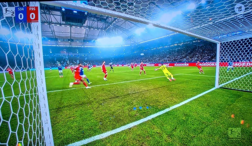 Schalke vs F95: Kastenmeier - die Parade Nr. 4 (Screenshot ARD)