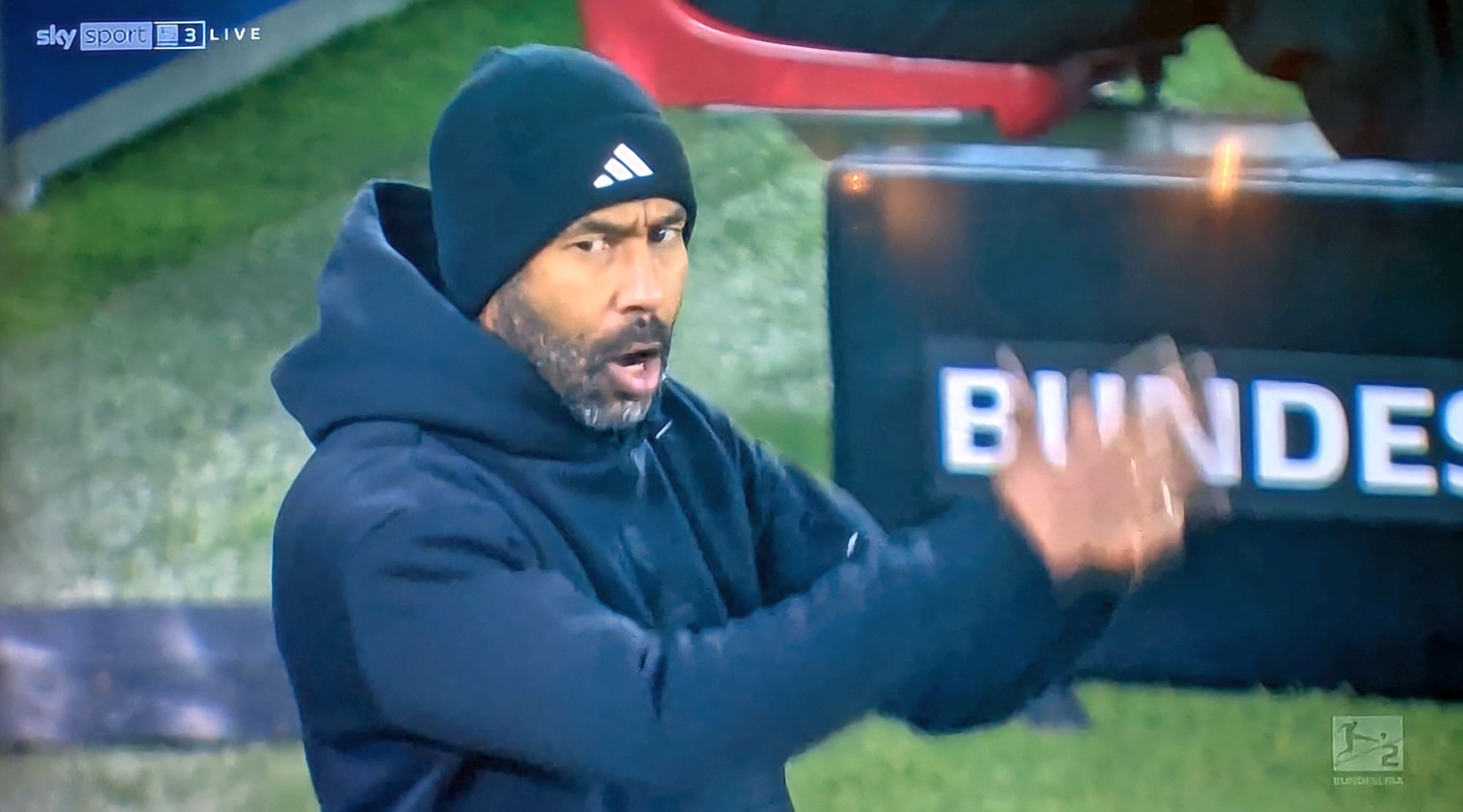 Schalke vs F95: Trainer Thioune wird emotional (Screenshot Sky)