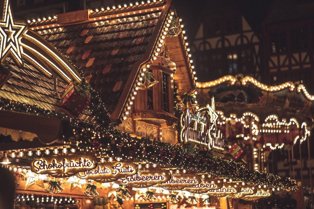 Auf dem Weihnachtsmarkt (Foto via Pixabay)