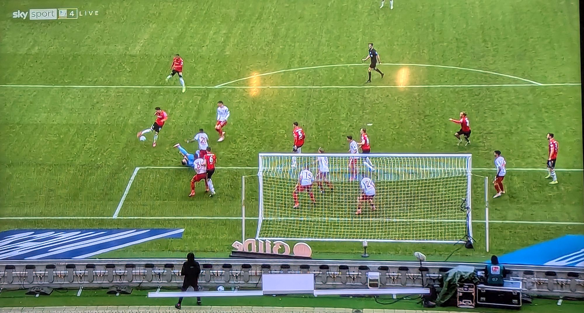 Hannover vs F95: Kastenmeier rettet mit Rolle rückwärts (Screenshot Sky)