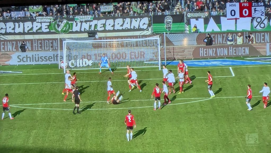 Hannover vs F95: Spät erst die erste Chance für die 96er (Screenshot Sky)