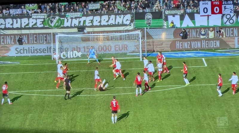 Hannover vs F95: Spät erst die erste Chance für die 96er (Screenshot Sky)