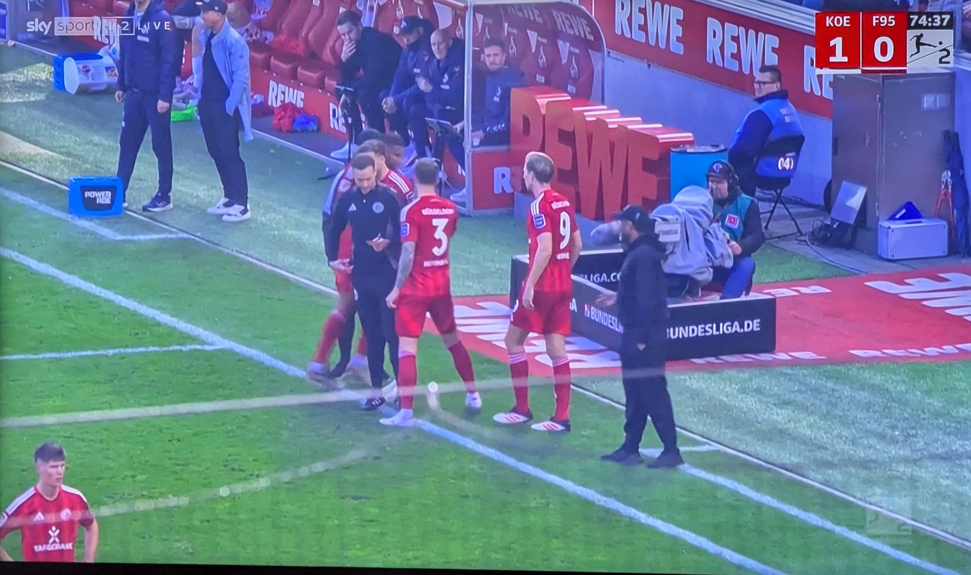 Äff-Zeh vs F95: Der merkwürdige Dreierwechsel in der 84. Minute (Screenshot Sky)
