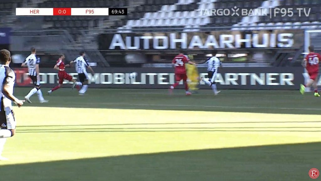 Almelo vs F95: Da hat der Jona doch tatsächlich eine Chance (Screenshot F95.tv)