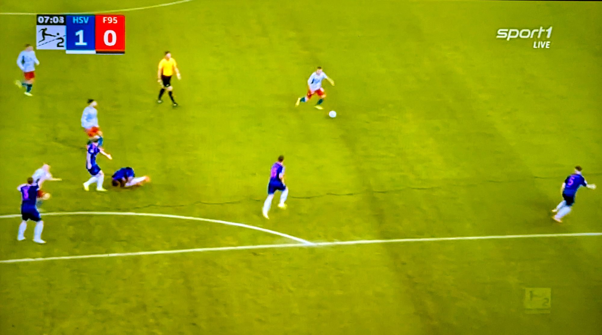 HSV vs F95: Das Foul vor dem 1:0 (Screenshot Sport1)