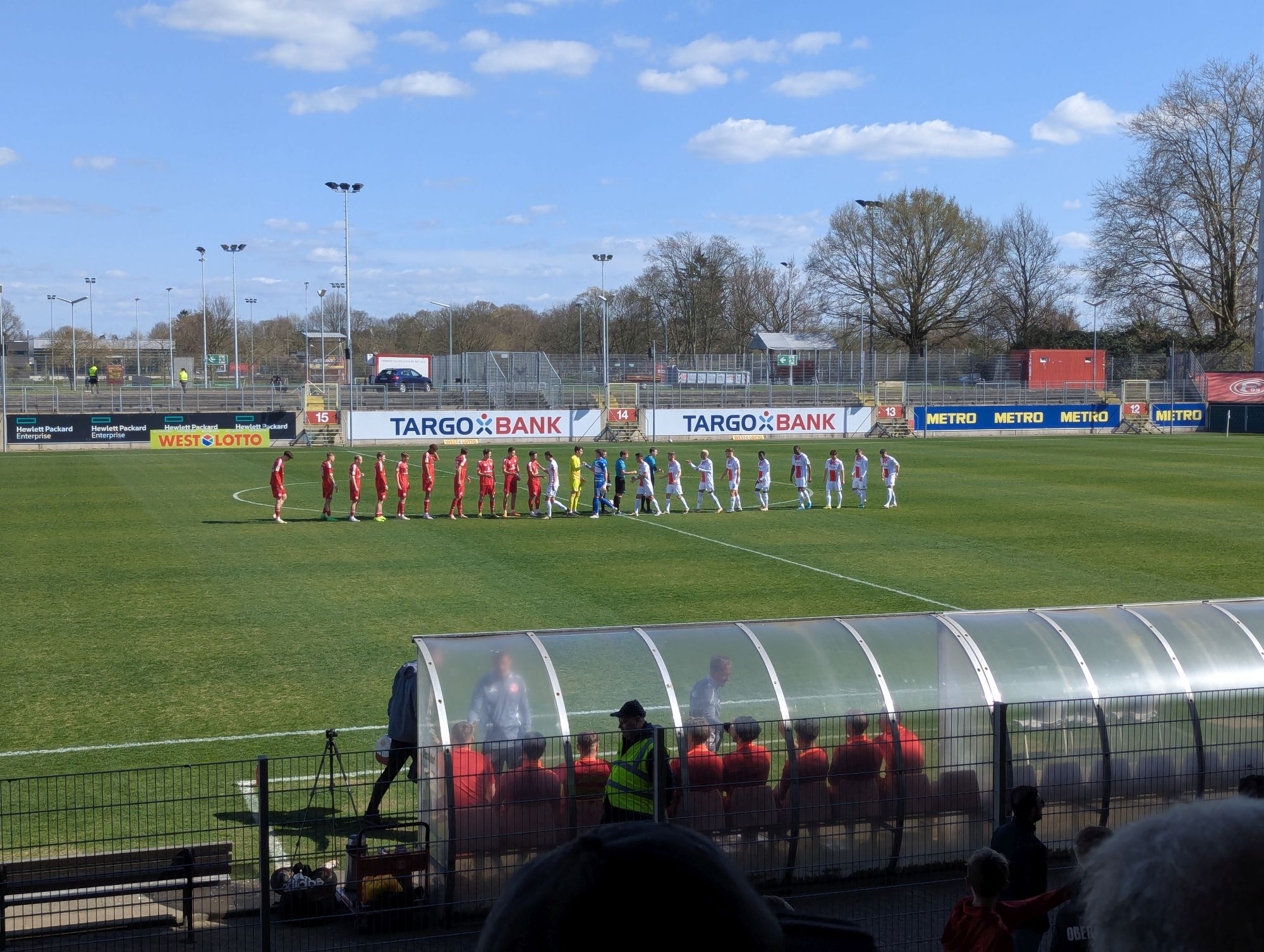 Zwote vs RWO: Vor dem Anpfiff auf sonnigem Rasen (Foto: FP)