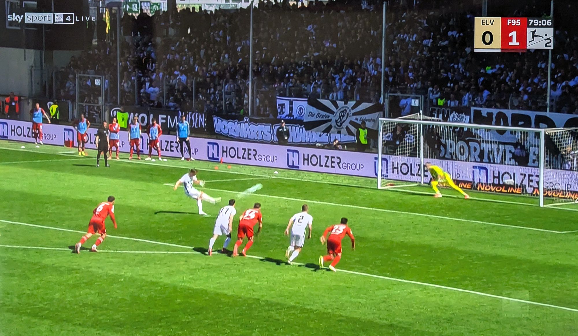 Elversberg vs F95: Keine Chance für Kastenmeier beim Elfer (Screenshot Sky)
