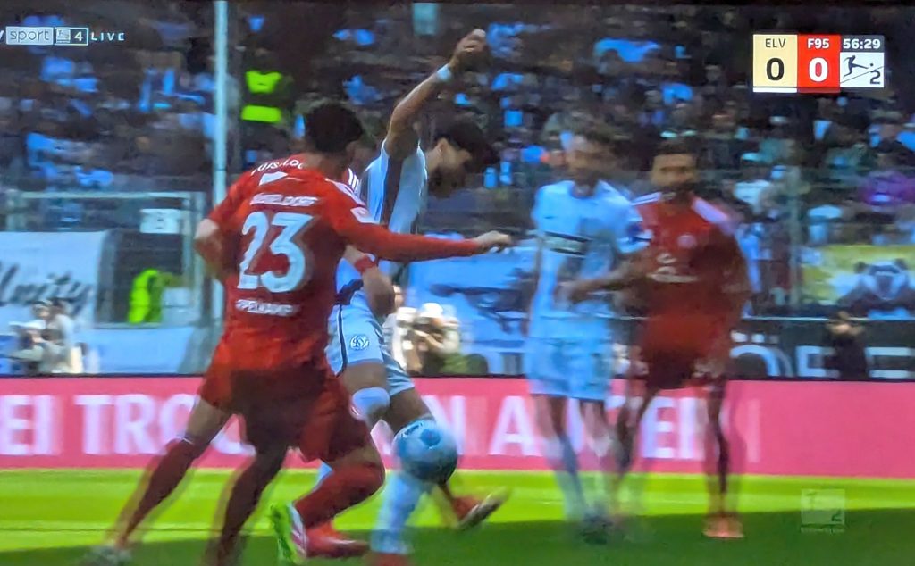 Elversberg vs F95: Zweikampszene mit Appelkamp (Screenshot Sky)