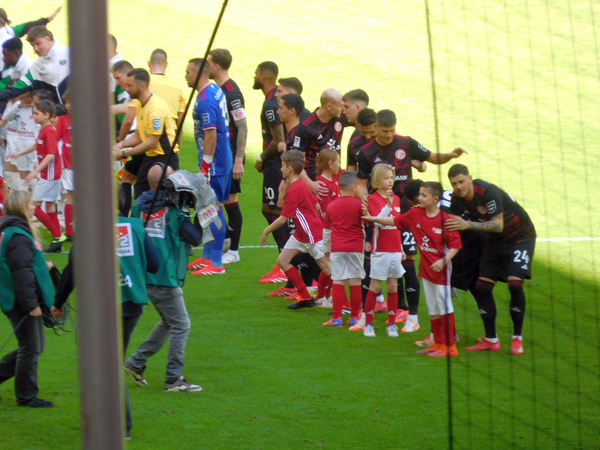 F95 vs Münster: Der nette Dawid und die Einlaufkinder (Foto: FP)