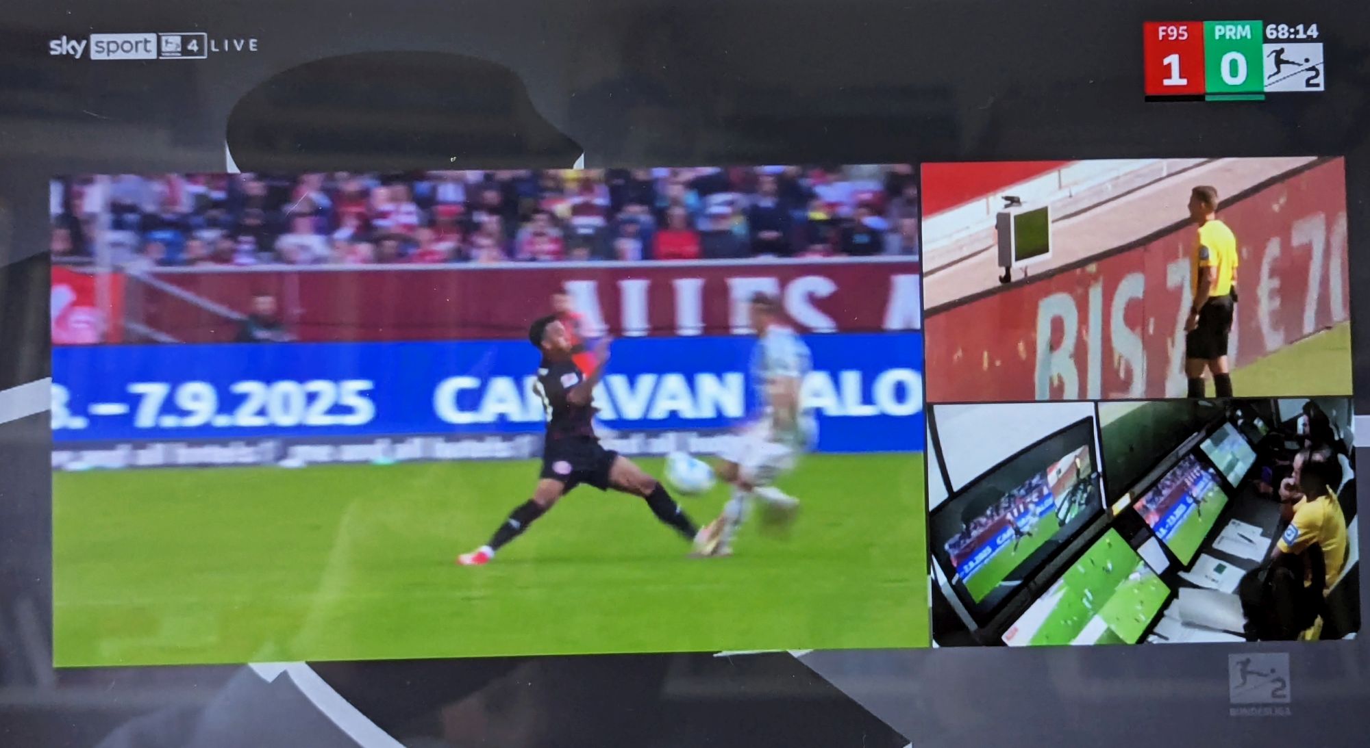 F95 vs Münster: Rote Karte für van Brederode nach VAR-Eingriff (Screenshot Sky)