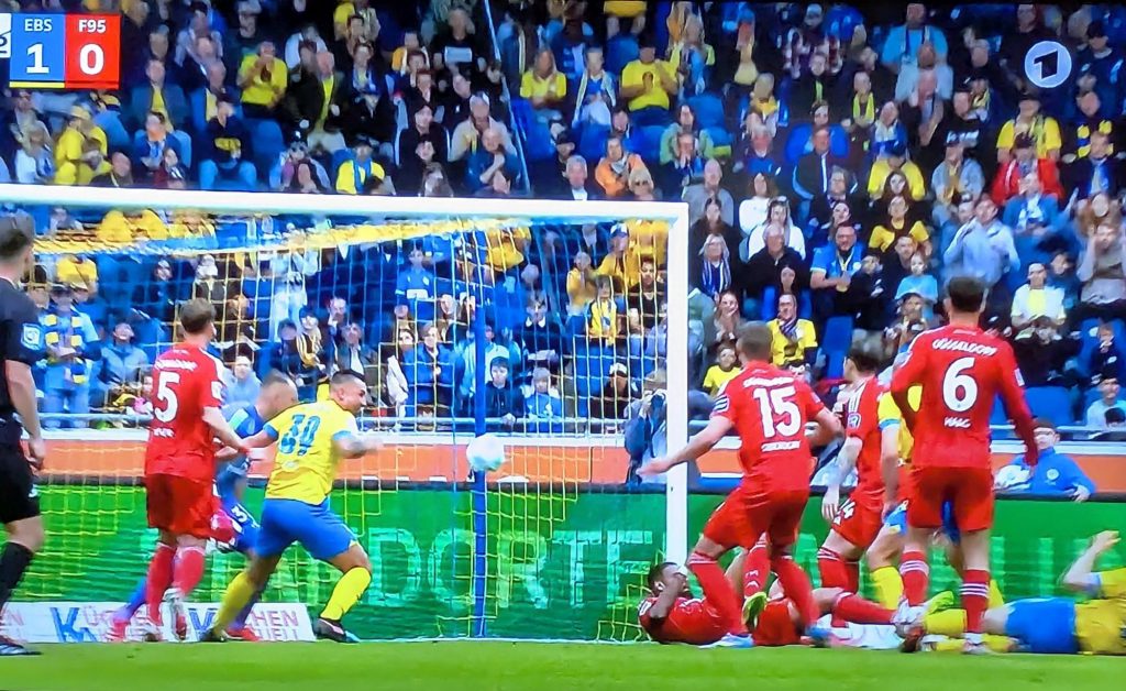 BTSV vs F95: Tim Oberdorf fälscht ab zum 0:1 (Screenshot ARD)