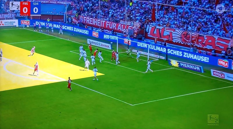 F95 vs Schalke: Kownacki köpft das 1:0 (Screenshot ARD)