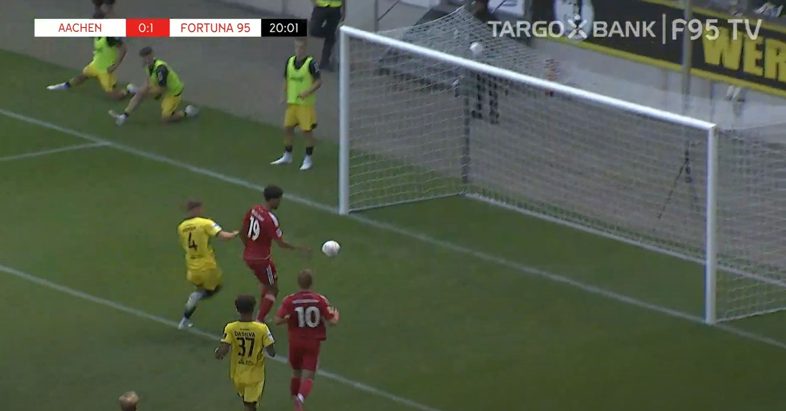 Aachen vs F95: Emma und Chris machen zusammen das 1:0 (Screenshot: f95.tv)