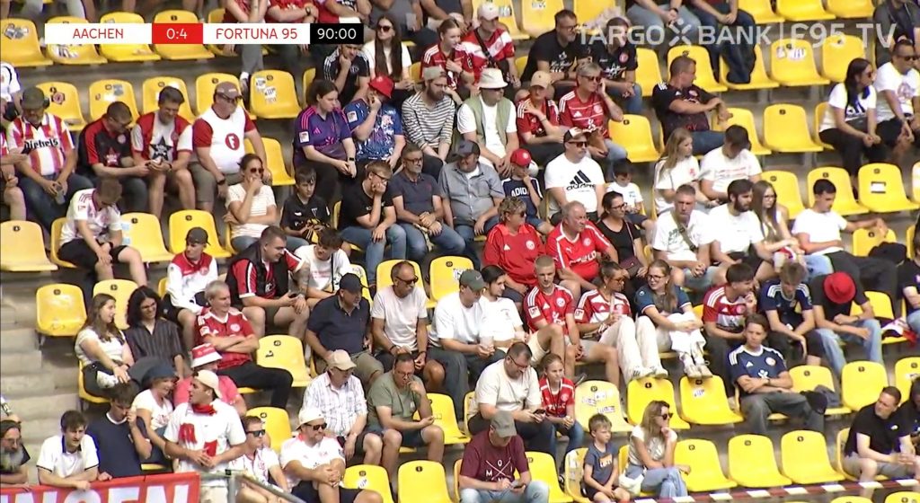 Aachen vs F95: Fröhliche Fortunen auf gelben Sitzen (Screenshot: f95.tv)