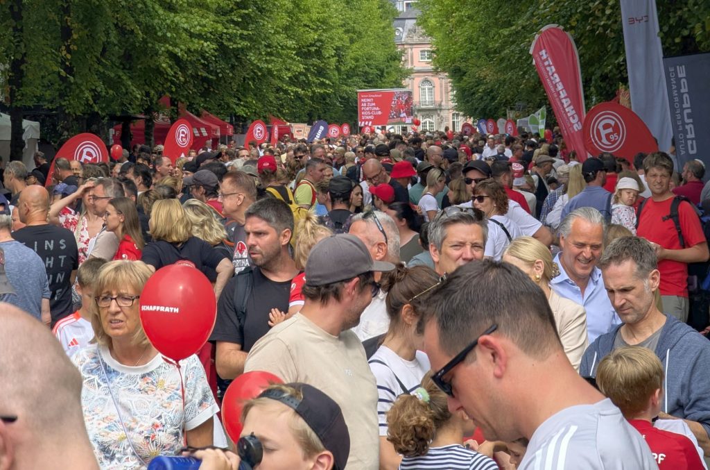 Saisoneröffnung 2025: So voll wie auf der Kirmes (Foto: FP)