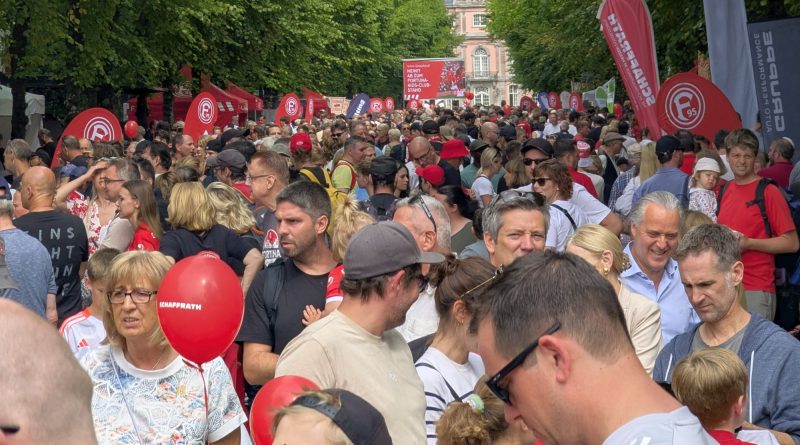 Saisoneröffnung 2025: So voll wie auf der Kirmes (Foto: FP)
