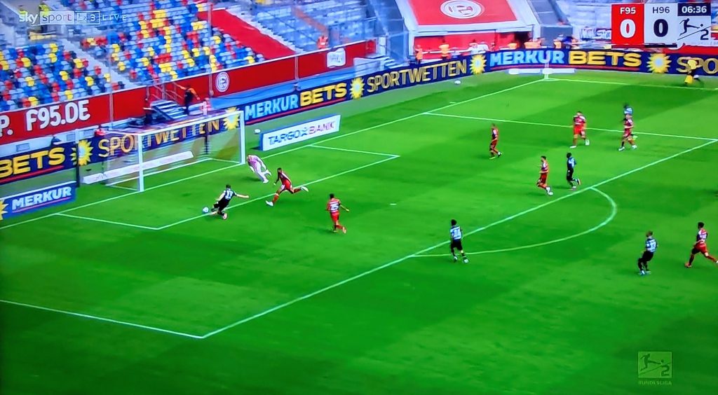 Fortuna vs Hannover: Das Abseitstor der 96er in der 7. Minute (Screenshot Sky)