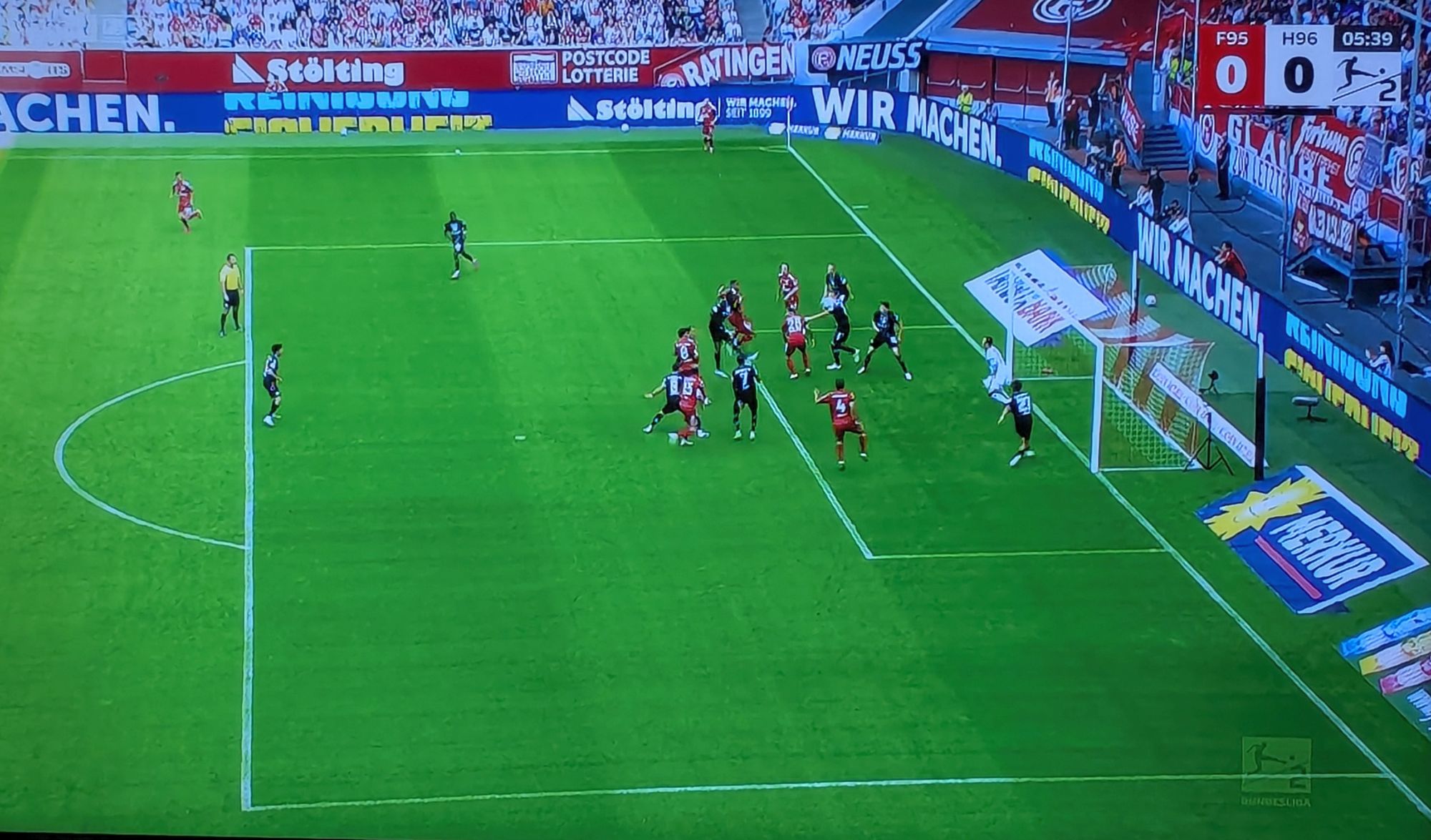 Fortuna vs Hannover: Fast das 1:0 durch Jamil Siebert in der 6. Minute (Screenshot Sky)