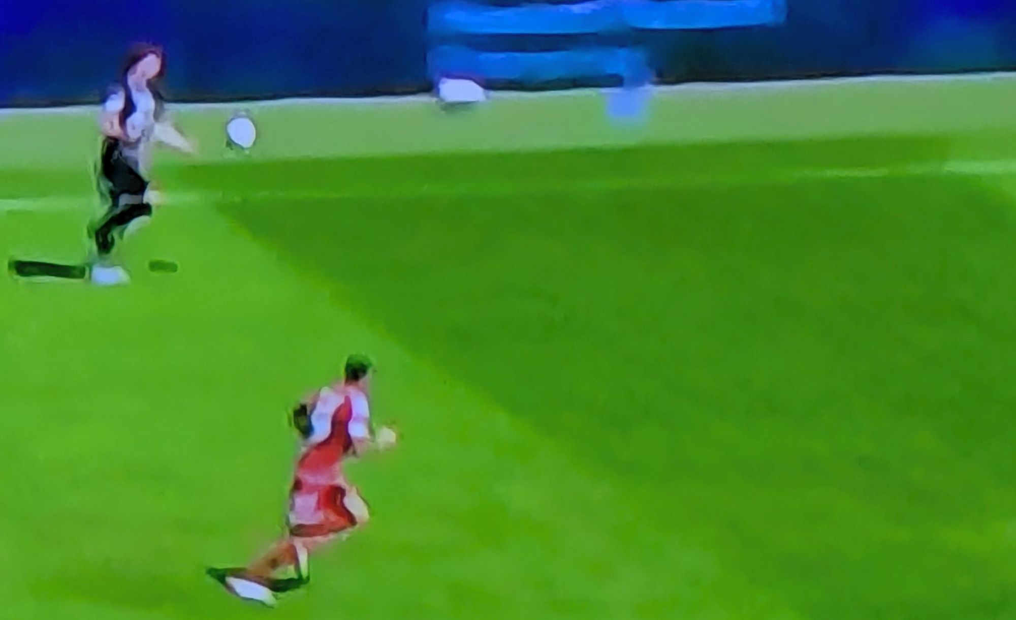 Fortuna vs Hannover: Das war das Handspiel vor dem Elfer zum 0:1 (Screenshot Sky)