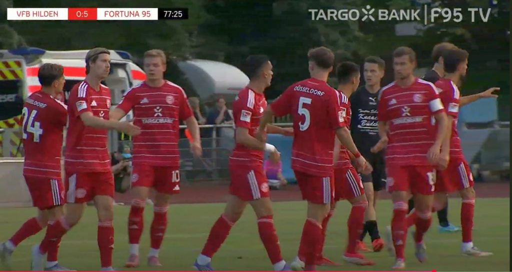 Hilden vs F95: Abklatschen nach dem 6:0 (Screenshot f95.tv)