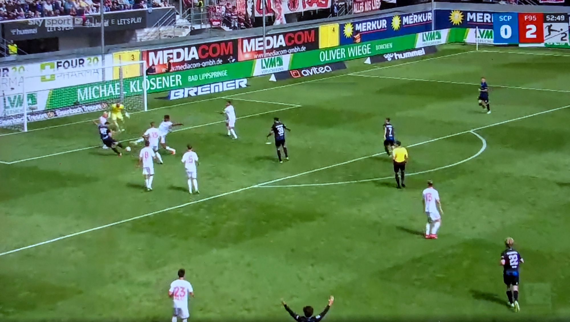 Paderborn vs F95: Mehr als einmal Verwirrung im F95-Sechzehner (Screenshot Sky)