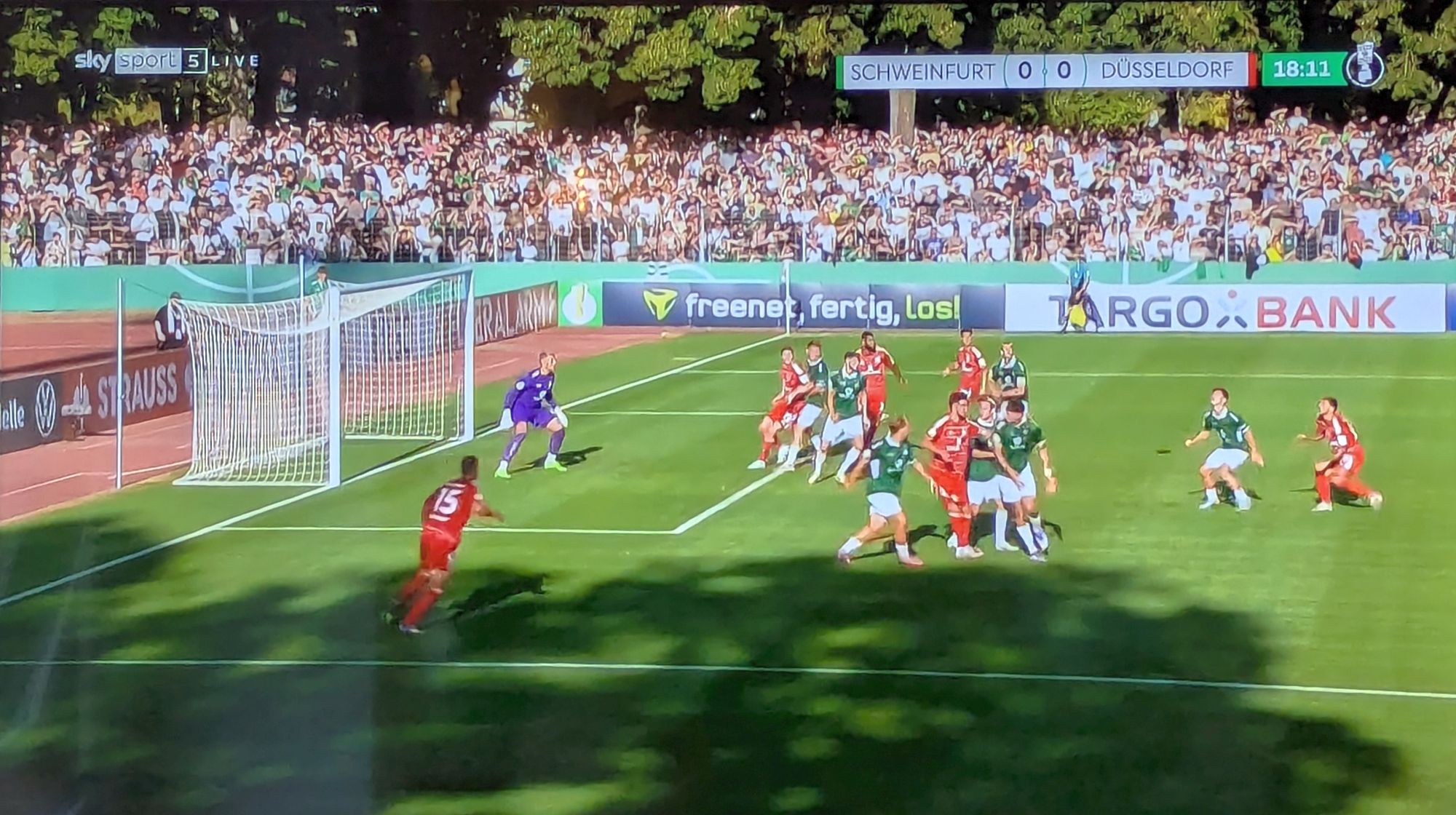 Schweinfurt vs F95: Fortunistischer Torschuss, vergebens (Screenshot Sky)