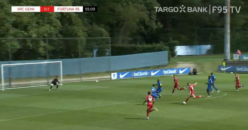 Genk vs F95: Ceki Celar mit perfekter Schusstechnik zum 0:2 (Screenshot f95.tv)