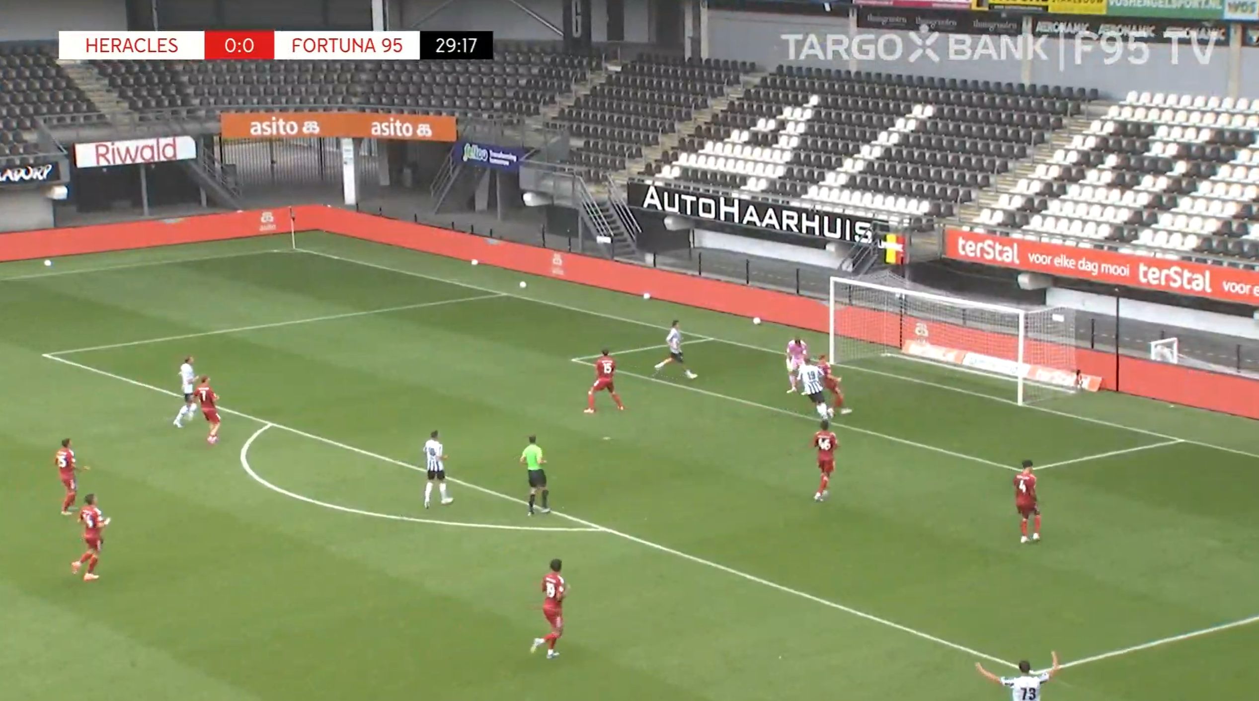 Almelo vs F95: Tim Oberdorf und das Kackeigentor zum 1:0 (Screenshot F95.tv)
