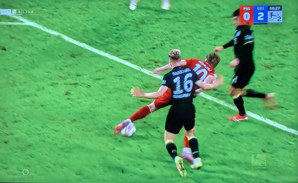 F95 vs BTSV: Rasmussen, der Kämpfer (Screenshot Sky)