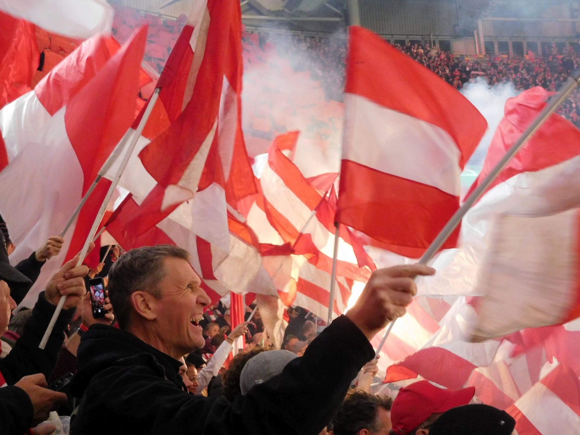 F95 vs SCF: Teil einer gigantischen Pyro-Choreo (Foto: FP)