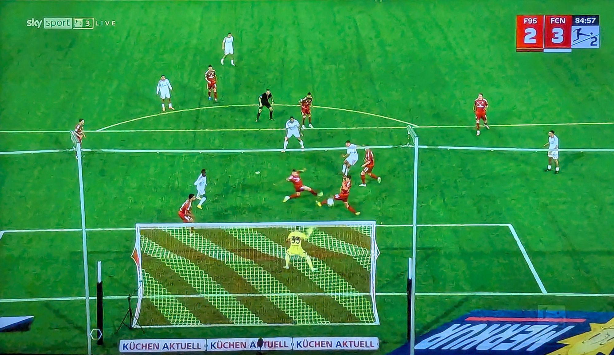 F95 vs Nürnberg:  Chaos in der Box - 3:2 für den Club (Screenshot Sky)