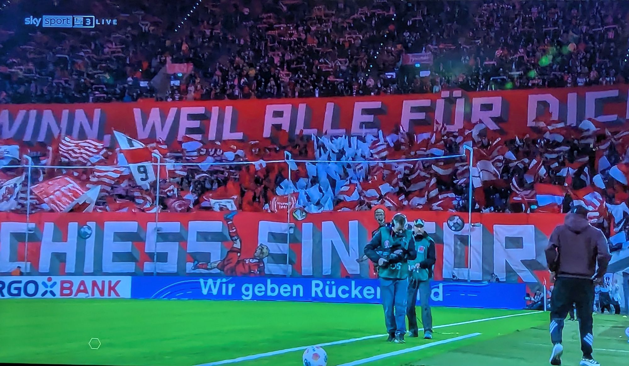 F95 vs Nürnberg: Thioune vor der Kulisse (Screenshot Sky)