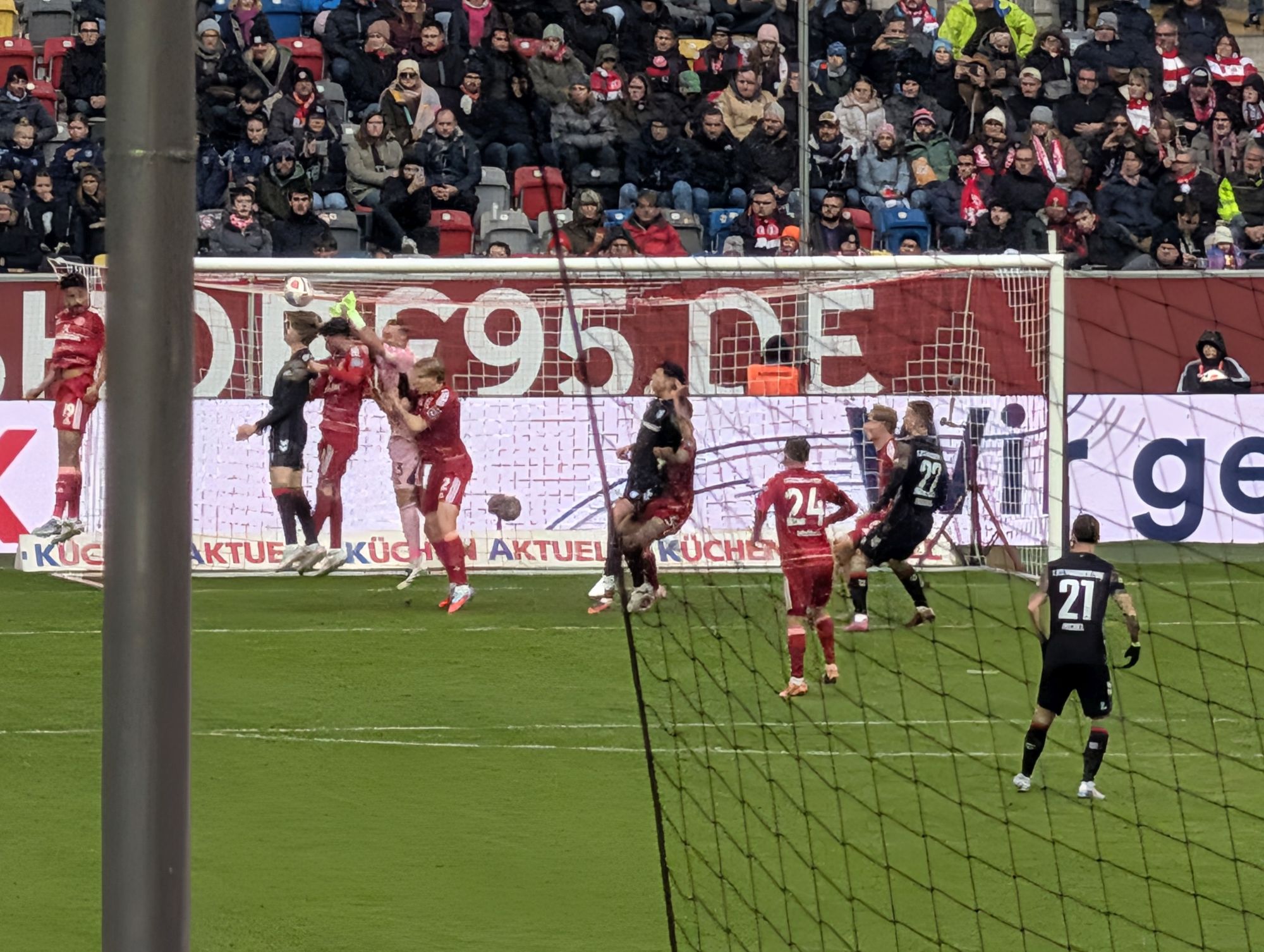 F95 vs Magdeburg: Kaste hält eine Ecke fest (Foto: FP)