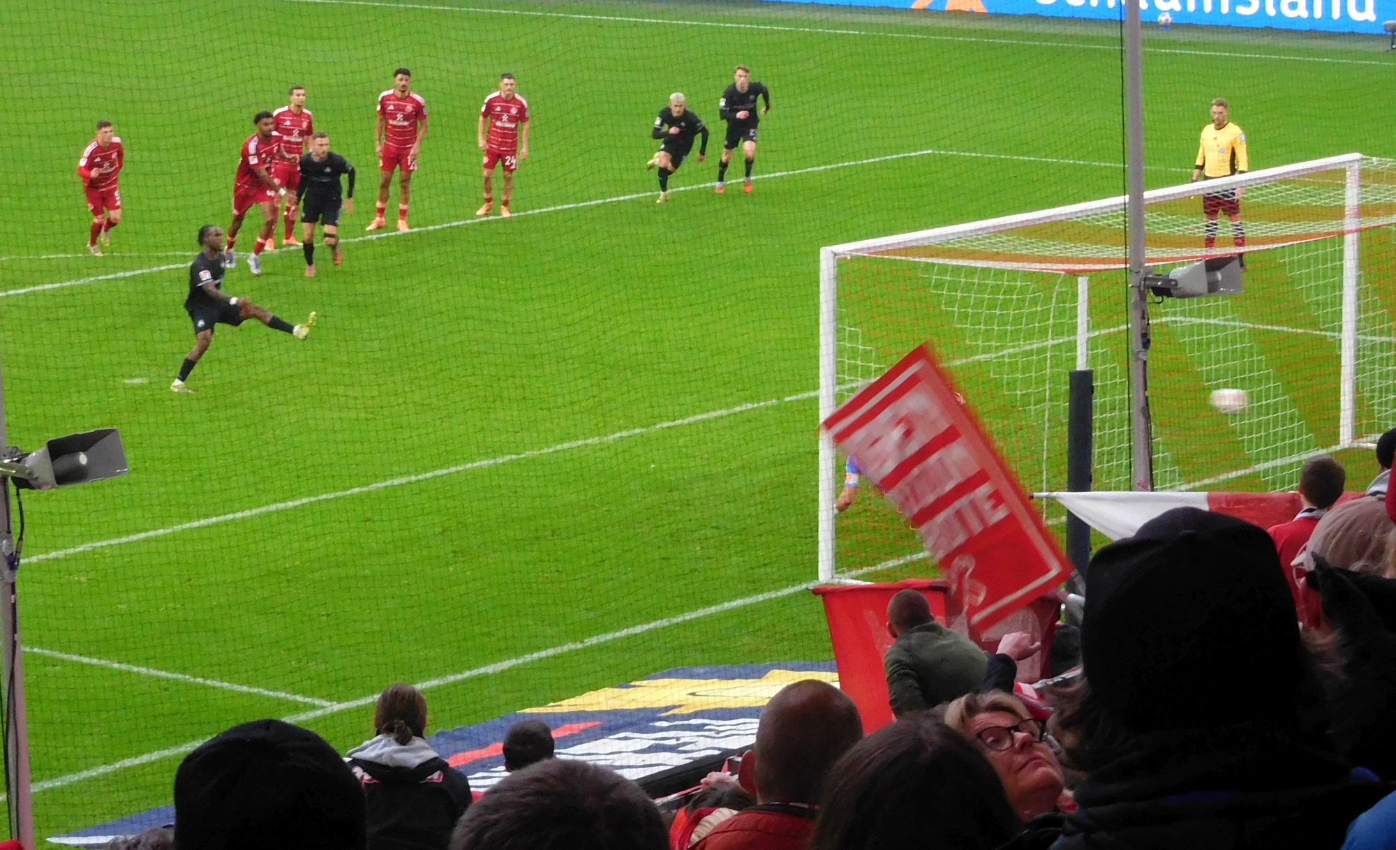 F95 vs Fürth: Der völlig unnötige Strafstoß (Foto: FP)