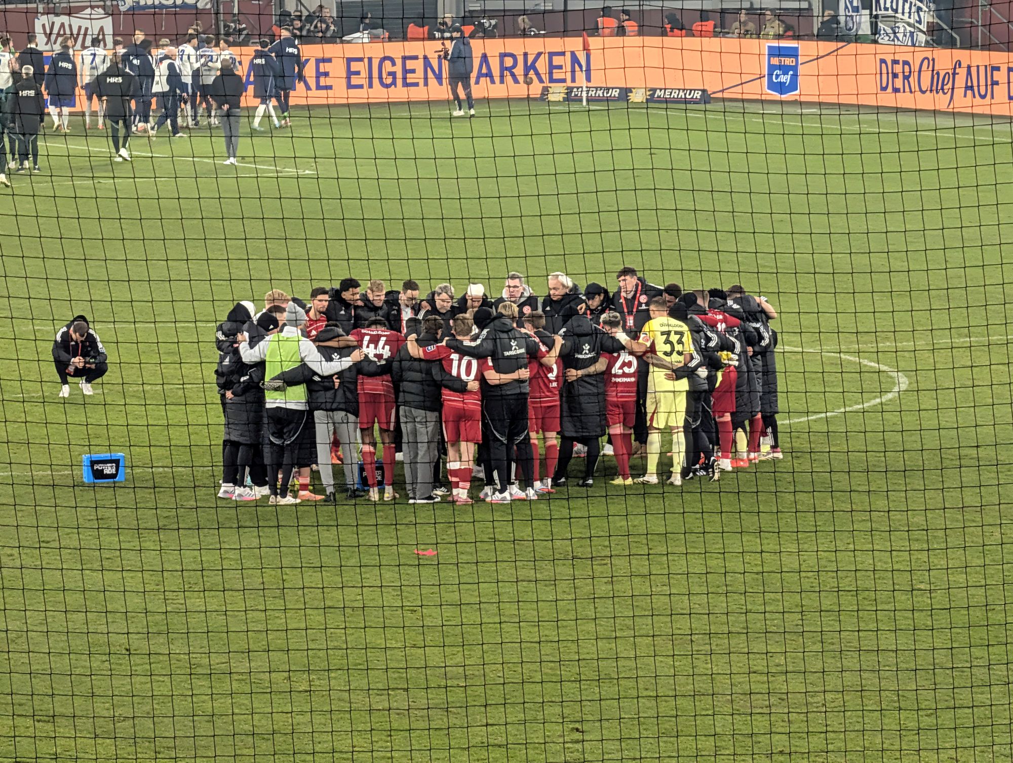 F95 vs Schalke: Am Ende halten sie zusammen (Foto: FP)