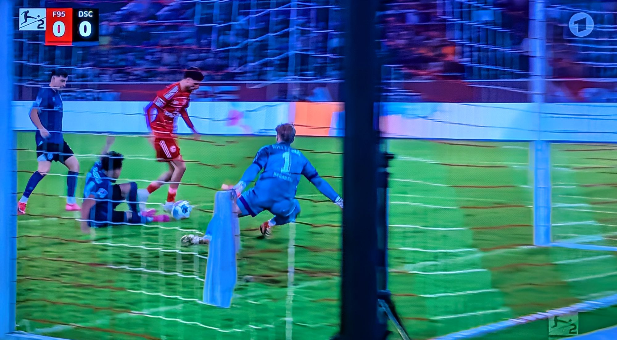 F95 vs Bielefeld: Anous vergebene Riesenchance in der 54. Minute (Screenshot ARD)