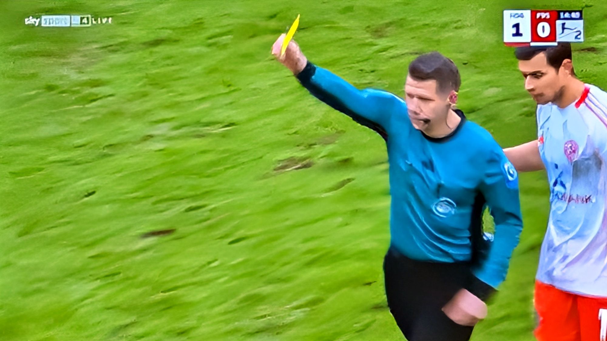 Hannover vs F95: Die umstrittene Gelbe gegen Egouli (Screenshot Sky)