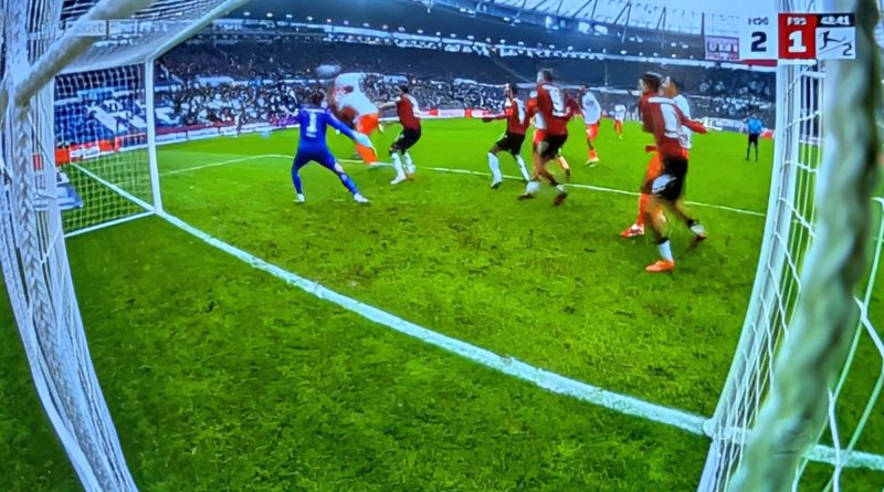 Hannover vs F95: Eli Egoulis gewaltiger Kopfball zum 2:1 (Screenshot ARD)