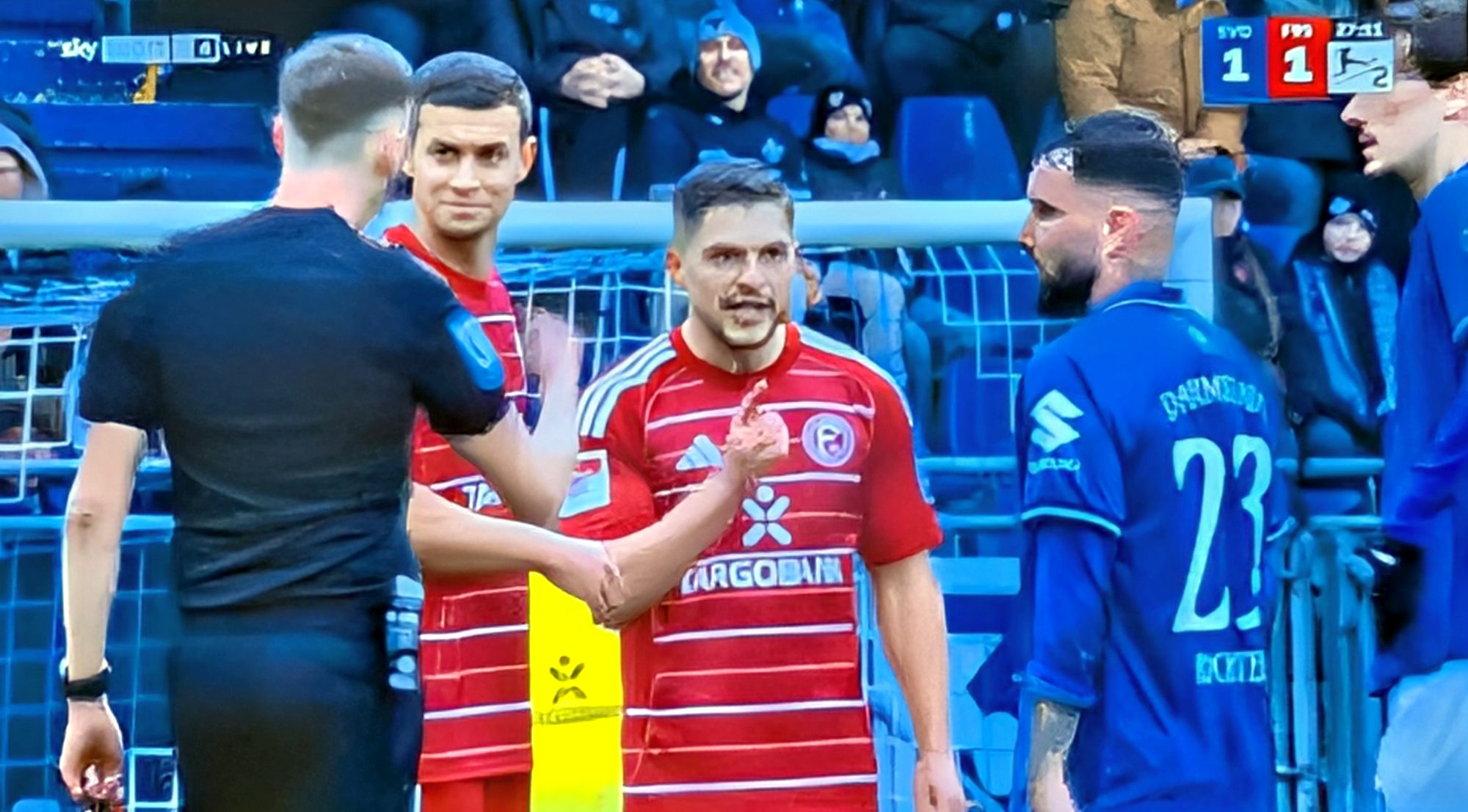 Darmstadt vs F95: Mukki lässt sich von Richter nix gefallen (Screenshot Sky)
