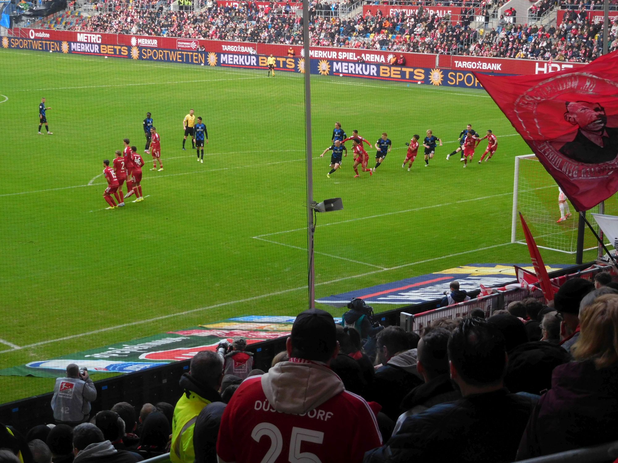 F95 vs Paderborn: Gefährlicher Freistoß für den SCP (Foto: FP)