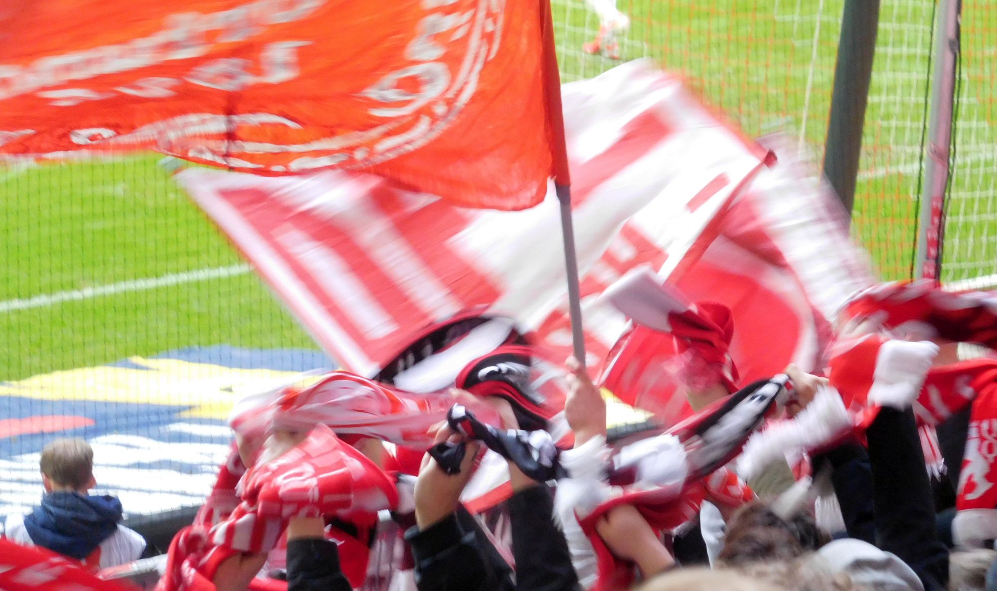 F95 vs Paderborn: Und jetzt das mit den Schals (Foto: FP)