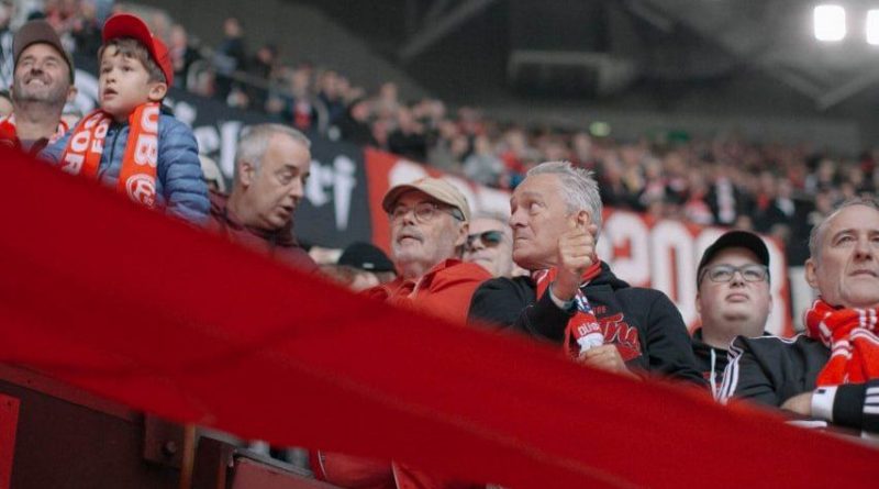 Der Ergebene im Kreise seiner Block41-Freunde - 4. v.r. (Foto: Sandra D.)