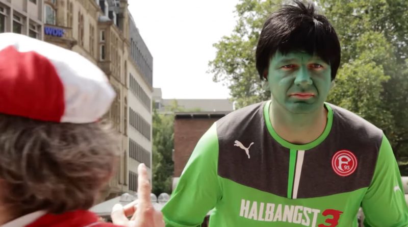 Schorsch als Hulk auf der Kölner Domplatte in Halbangst 3 ("Jetzt simmer hier")
