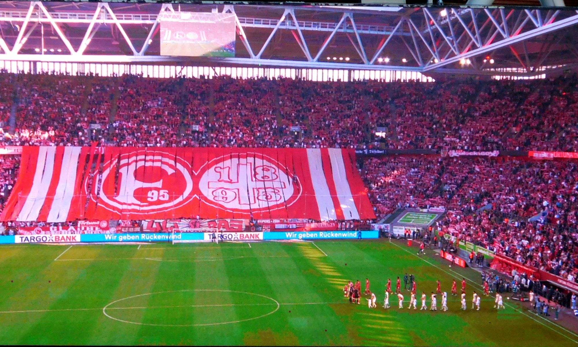 F95 vs Dresden: Die schicke Choreo zum Anfang (Foto: FP)