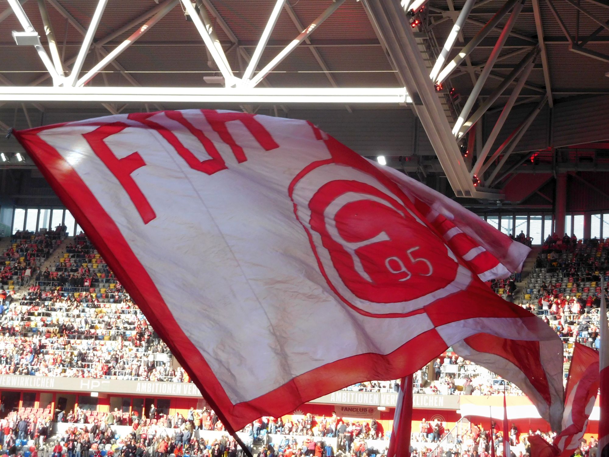 F95 vs Kiel: Lasst die Fahnen wehen (Foto: FP)