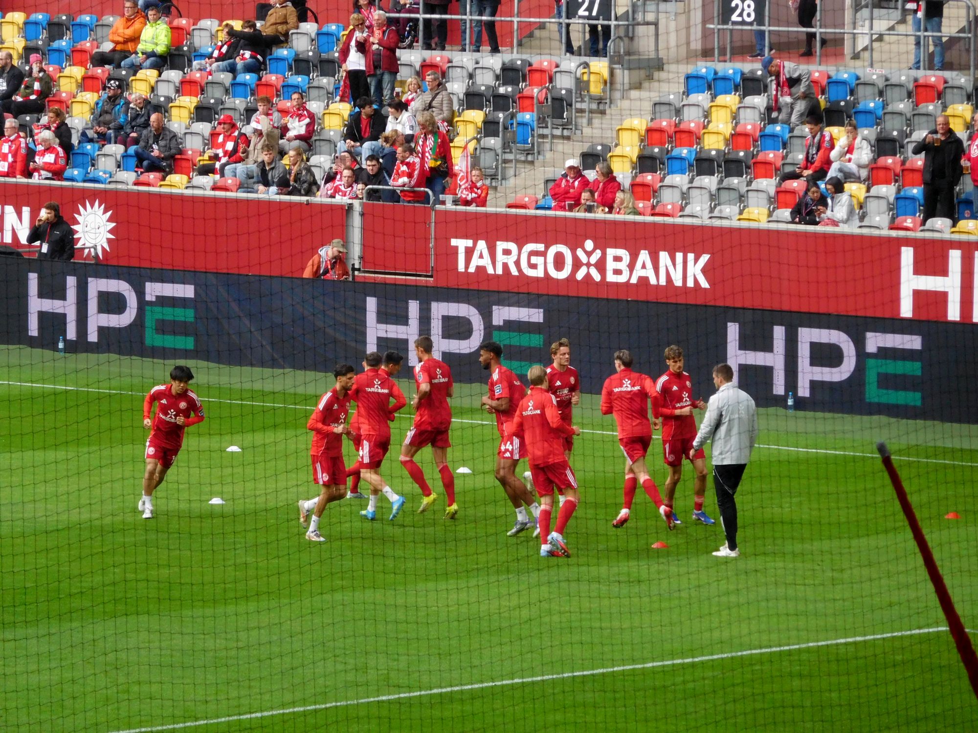 F95 vs Kiel: Warmmachen, als ob nichts wäre (Foto: FP)